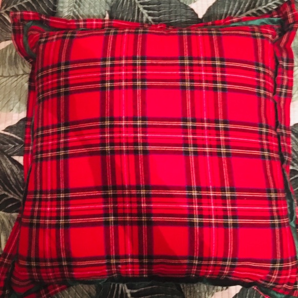 NW PIER1 CHRISTMAS PLAID PILLOW 22”x22” - Picture 2 of 6